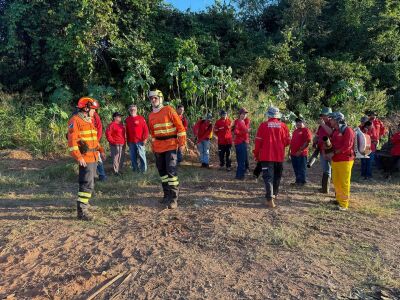 Imagem da notícia Equipe de Pedro Gomes recebe treinamento contra incêndios florestais e primeiros socorros em Alcinópolis